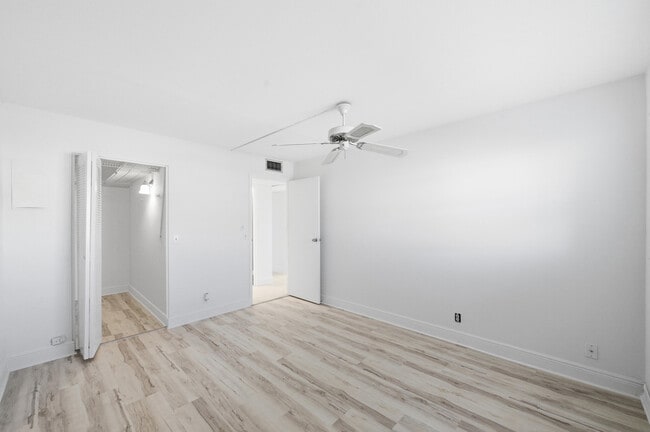 Building Photo - 452 Brittany Dr