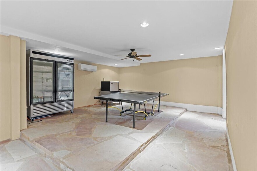 Building Photo - 200 Asphodel Dr