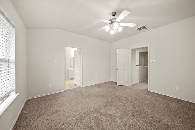 Building Photo - 25238 Finchgrove Ln