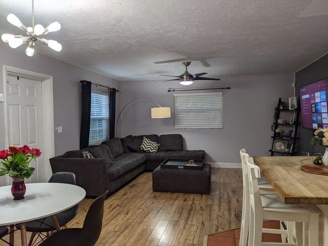 Building Photo - Heart of Conway