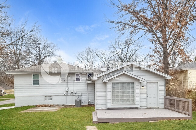 Building Photo - 7960 NE 56th St