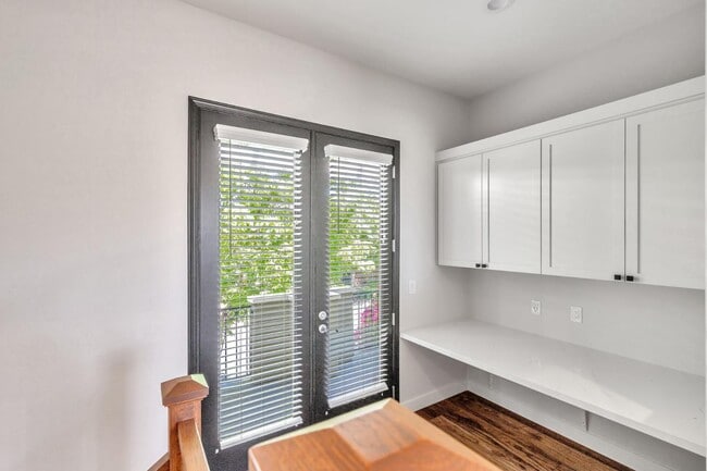 Building Photo - 7531 Edinburgh Way