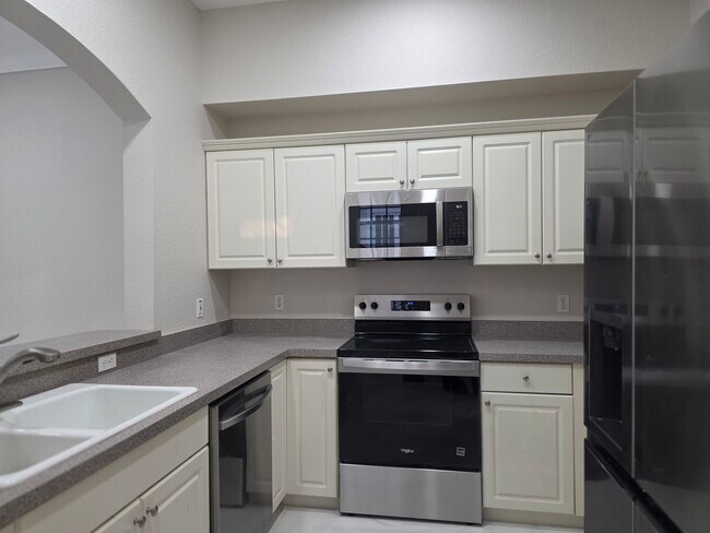 Building Photo - 637 Hillcrest St