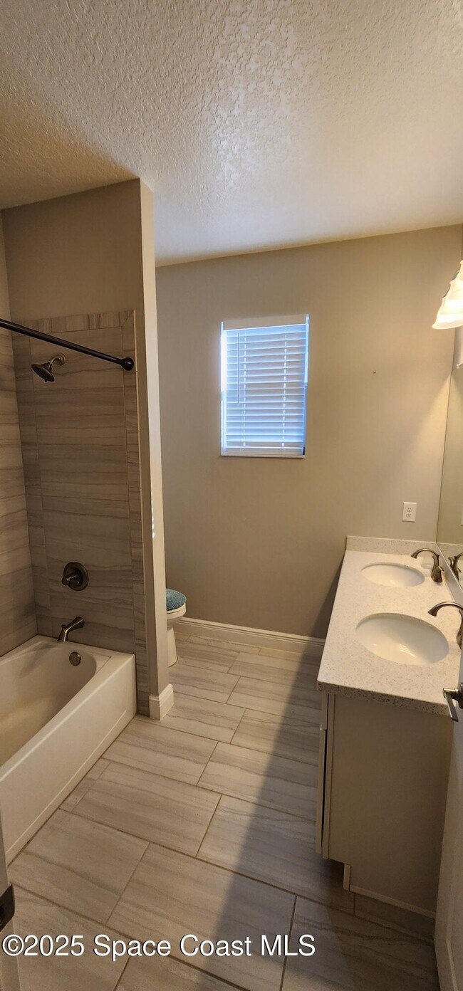 Building Photo - 7308 Bluemink Ln