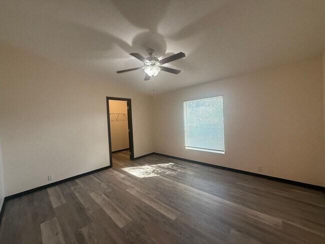 Building Photo - FR T L12795