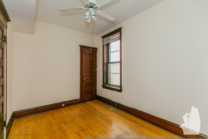 Building Photo - 3637 N Paulina St