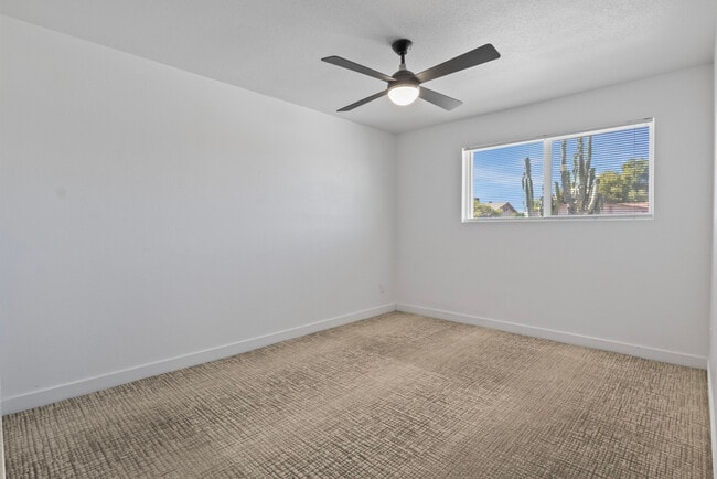 Building Photo - 2166 E Greenway Dr