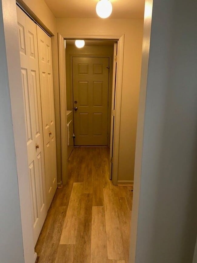 Building Photo - Introducing a charming 3-bedroom, 2-bathroom house located in the desirable Carolina Beach, NC.