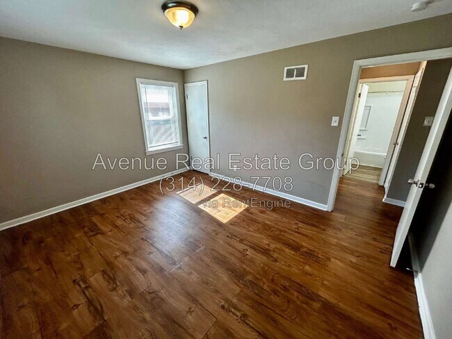 Building Photo - 242 Emerling Dr