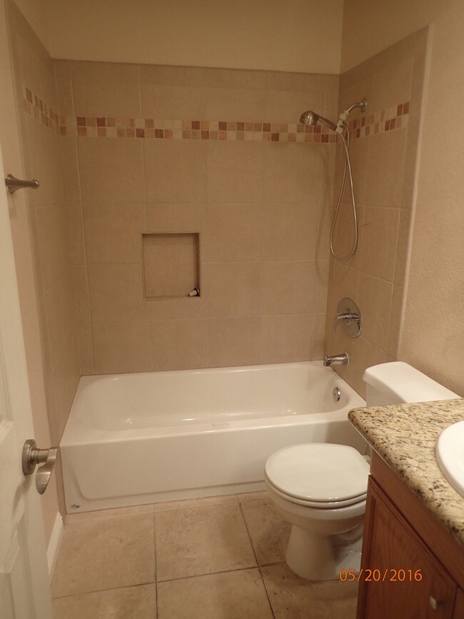 Building Photo - 2-Bed/1-Bath Condo w/Pool