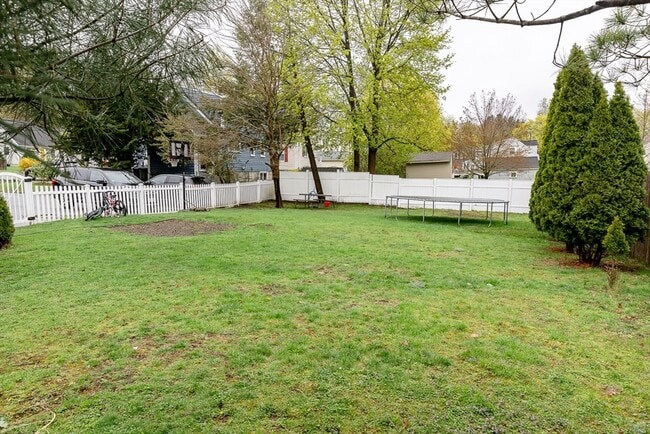 Building Photo - 348 Osgood St
