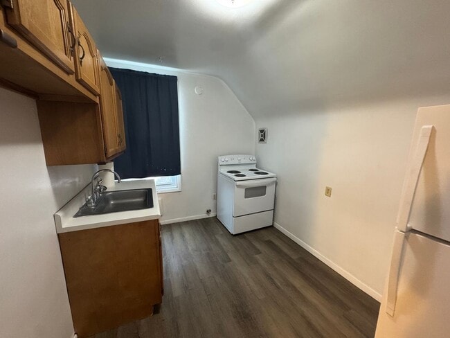 Building Photo - 212 N Highland Ave