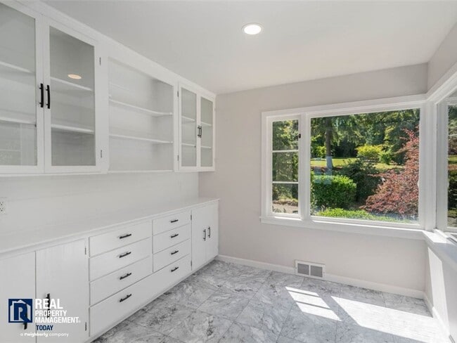 Building Photo - Rare Brown’s Point Beachfront Living – Stunning 3 Bed / 2 Bath Home!