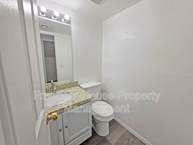 Building Photo - 670 Bourbon St