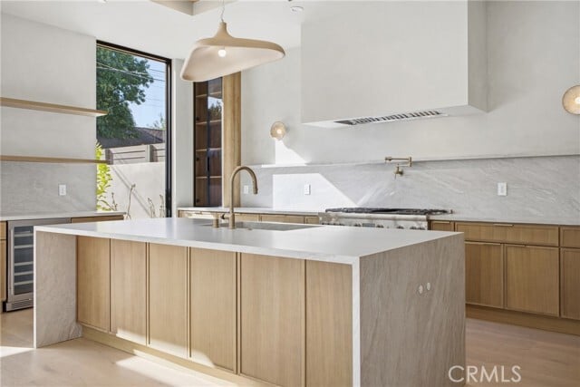 Building Photo - 4827 Stansbury Ave