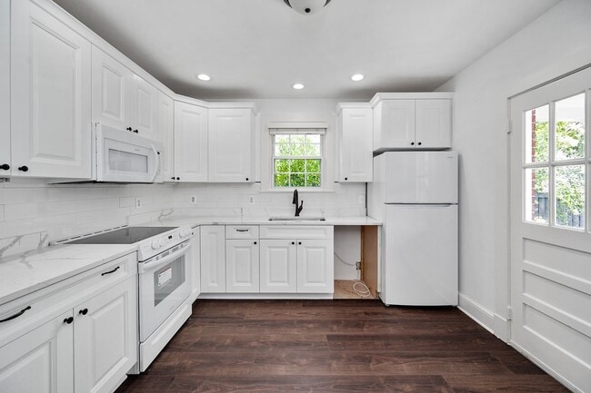 Building Photo - 819 Weedon St