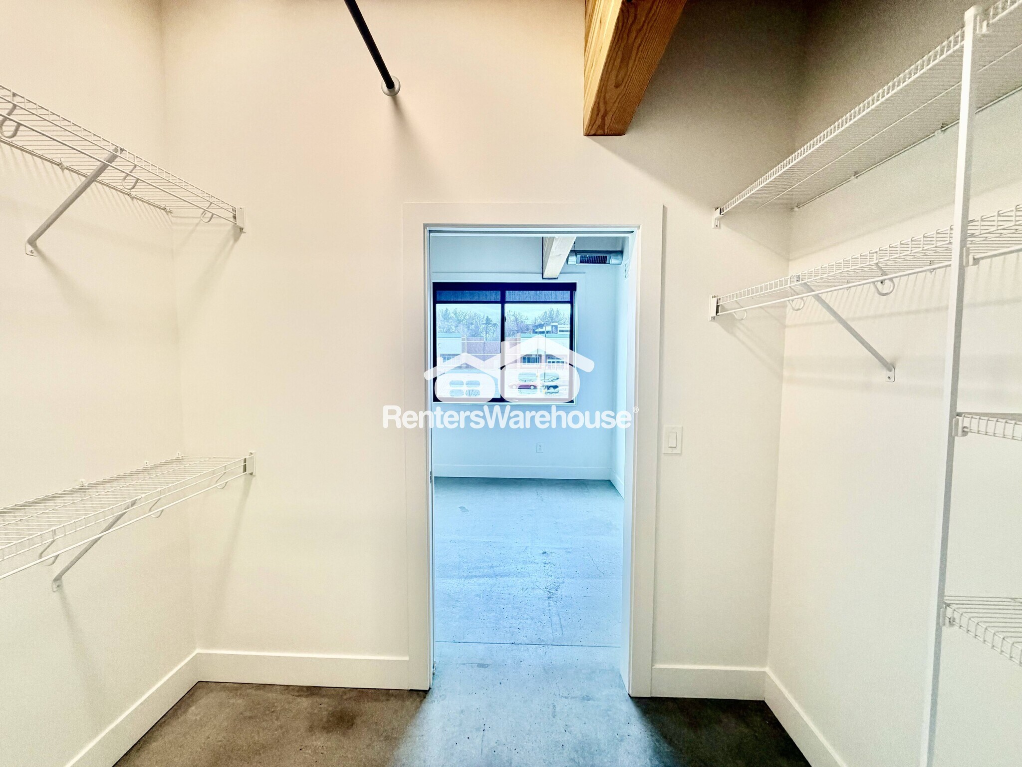 Building Photo - 2701 Ingersoll Ave