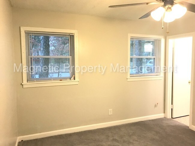 Building Photo - Great Brick Home with a Private Back Deck!