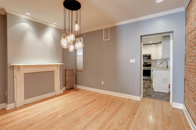 Building Photo - (2BD/1.5BA) Fabulous Patterson Park Townhome