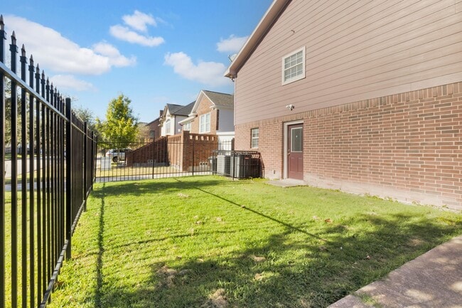 Building Photo - 4838 Delano St