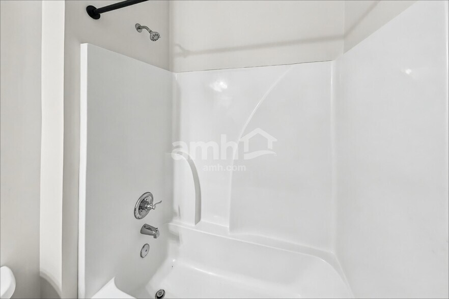Building Photo - 4870 Beryl Dr
