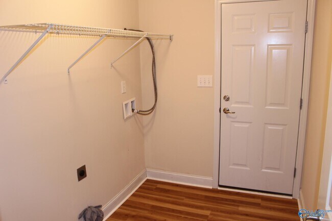 Building Photo - 103 Glen View Dr