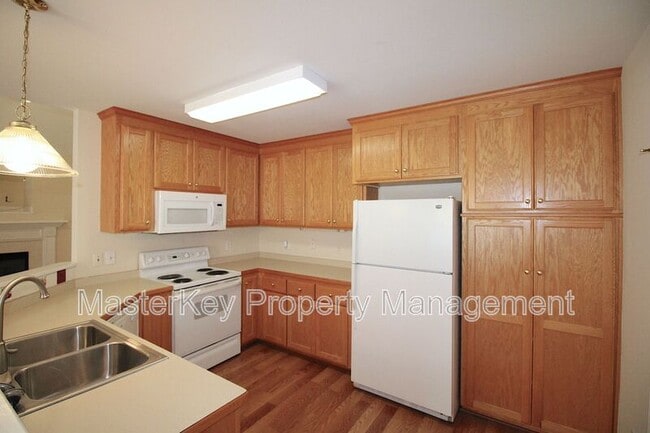 Building Photo - 701 Senter St