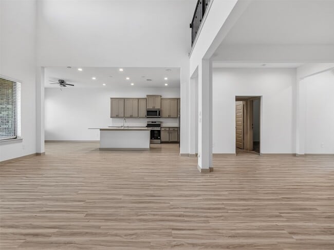 Building Photo - 818 Kingwood Dr