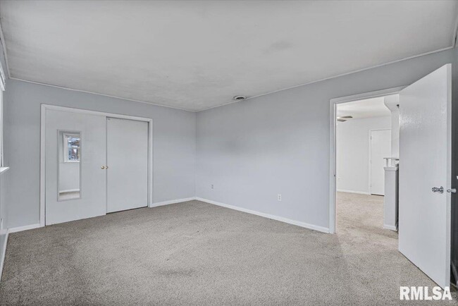 Building Photo - 925 2nd Ave E