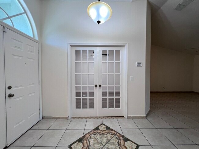 Building Photo - PRICE REDUCED FOR A QUICK MOVE IN!!  Beaut...