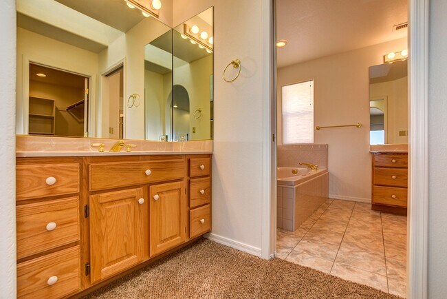 Building Photo - Large 3 bedroom 2 bathroom home in Prescott