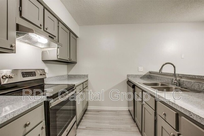 Building Photo - 1939 Cranford Dr