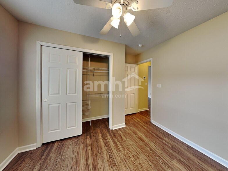 Building Photo - 6305 Blakeview Dr