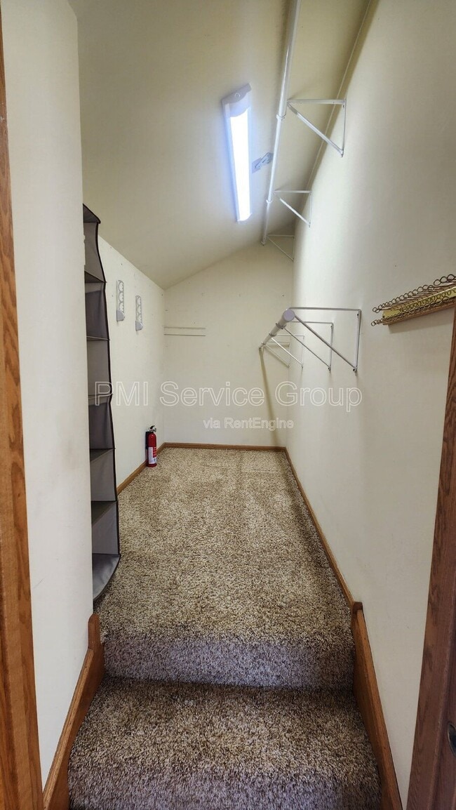 Building Photo - 1322 Foxford Ln