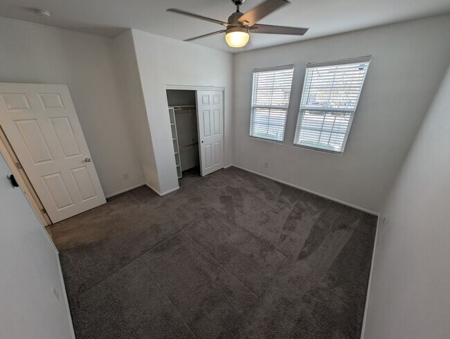 Building Photo - 4811 Shady Chestnut Ct