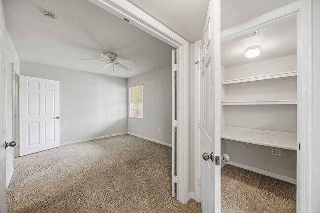 Building Photo - 1195 Villagio Cir
