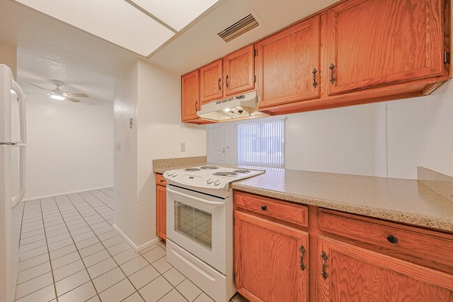 Building Photo - Value priced in North Phoenix!