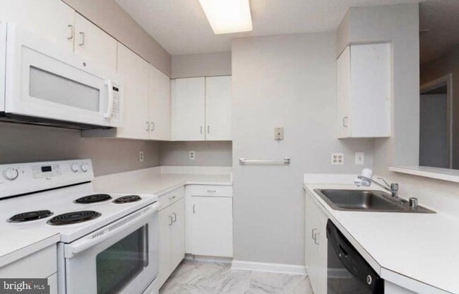 Building Photo - 1230 23rd St NW