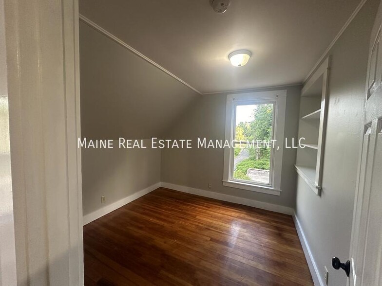 Building Photo - 91 Castine Rd
