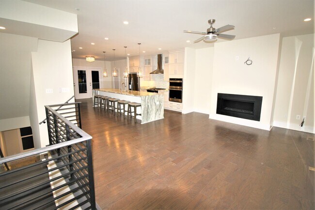 Building Photo - Elegant 3 Bedroom 2 Full 2 Half Bath Townhome in Ashburn