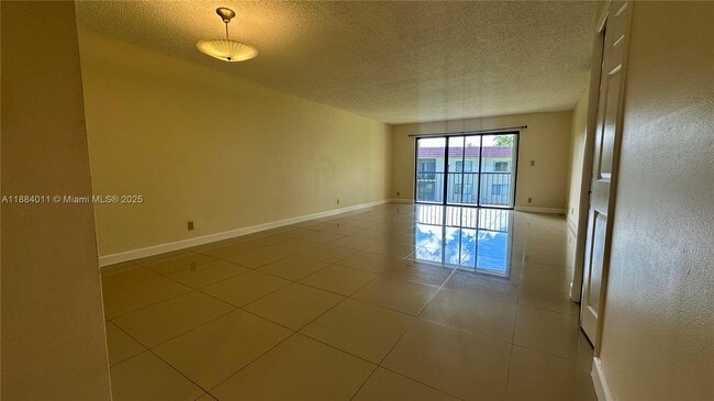 Building Photo - 16210 Laurel Dr
