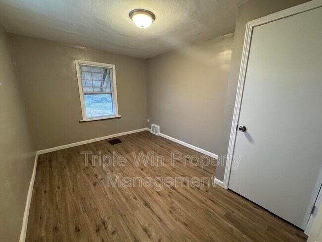 Building Photo - 3110 Calvert Ave
