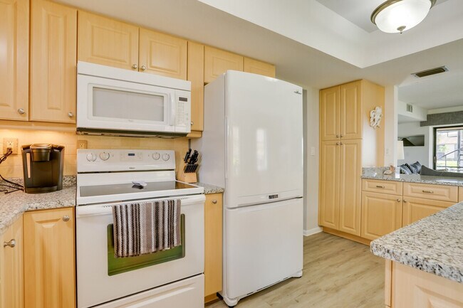 Building Photo - 3722 SE 12th Ave