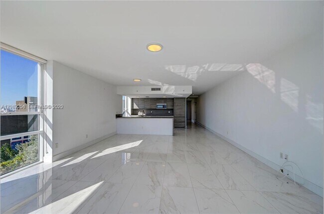 Building Photo - 400 Sunny Isles Blvd