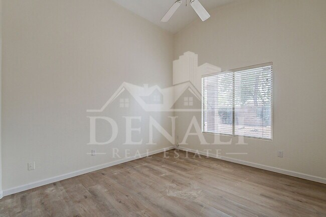 Building Photo - 15728 N 104th St