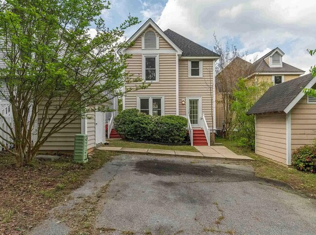 Building Photo - Gorgeous Renovated Home with Modern Finishes & Gated Community Amenities