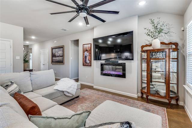 Building Photo - 10636 Enchanted Rock Wy