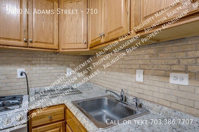 Building Photo - 2030 N Adams St