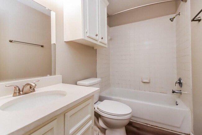 Building Photo - 4018 Hunnington Dr