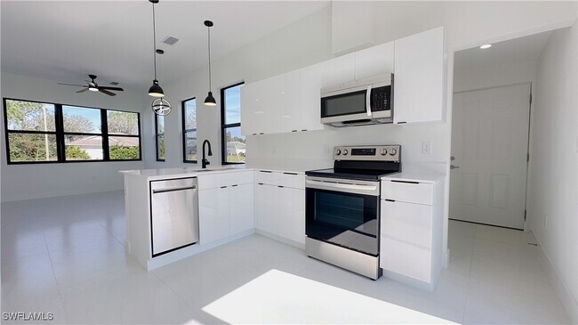 Building Photo - 714 Chambers St E